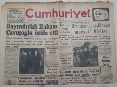 Cumhuriyet Gazetesi 13 Ekim 1956 - Bayındırlık Bakanı Muammer Çavuşoğlu İstifa Etti GZ71937 - 1