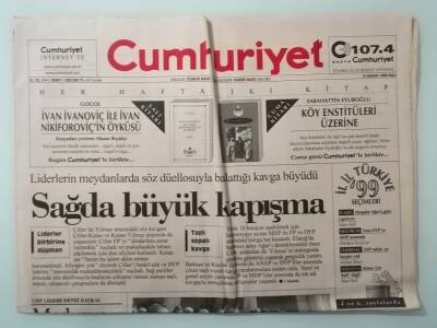 Cumhuriyet Gazetesi 13 Nisan 1999 Liderlerin Meydanlarda Söz Düellosuyla Başlattığı Kavga Büyüdü -GZ33003 - 1