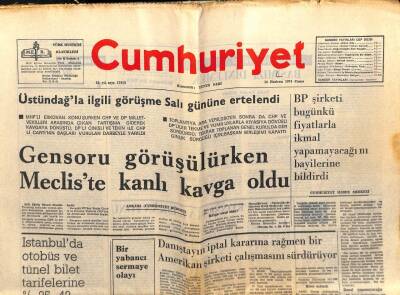 Cumhuriyet Gazetesi 14 Haziran 1974 - Gensoru Görüşülürken Mecliste Kanlı Kavga Oldu GZ103146 - 2