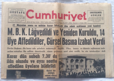 Cumhuriyet Gazetesi 14 Kasım 1960 - M.B.K. Lağvedildi Ve Yeniden Kuruldu, 14 Üye Affedildiler, Gürsel Basına İzahat Verdi - GZ19350 - 1