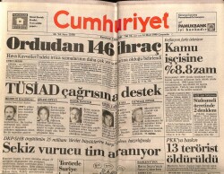 Cumhuriyet Gazetesi 14 Mart 1990 - Hava Kuvvetlerindeki İrtica Sızmalarının Daha Çok Yer Sınıflarına Olduğu Belirlendi GZ72219 - 1