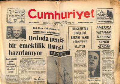 Cumhuriyet Gazetesi 15 Ağustos 1966 - Amerika Vietnam Üzerine Fener Asacak GZ85329 - 1