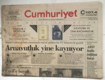 Cumhuriyet Gazetesi 15 Eylül 1998 - ABD Halkı İstifaya Karşı GZ7942 - 1