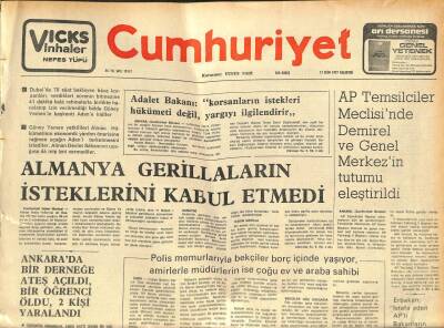 Cumhuriyet Gazetesi 17 Ekim 1977 - Almanya Gerillaların İsteklerini Kabul Etmedi GZ109744 - 1