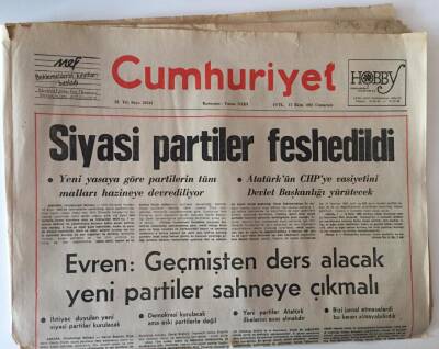 Cumhuriyet Gazetesi 17 Ekim 1981 - Siyasi Partilerin Feshine İlişkin Yasa Kabul Edildi GZ10942 - 2