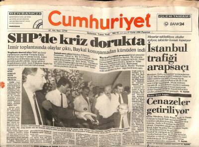 Cumhuriyet Gazetesi 17 Eylül 1990 - SHPde Kriz Dorukta GZ65095 - 2