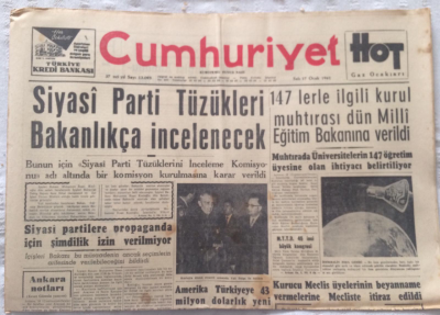 Cumhuriyet Gazetesi 17 Ocak 1961 - Siyasi Parti Tüzükleri Bakanlıkça İncelenecek - GZ19462 - 1