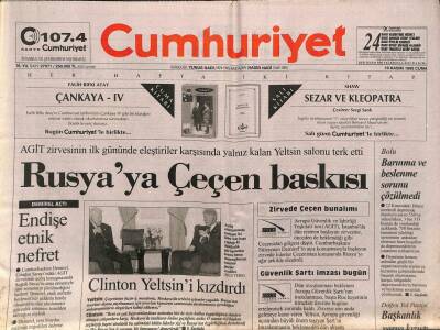 Cumhuriyet Gazetesi 19 Kasım 1999 - Marmara Denizinde Tek Parça Kırılma Varsayımı - Rusyaya Çeçen Baskısı GZ92131 - 1