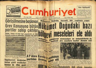 Cumhuriyet Gazetesi 19 Nisan 1963 - İngiltereyi Birbirine Katan Gizli Vesikalar Basının da Eline Geçti GZ80401 - 1