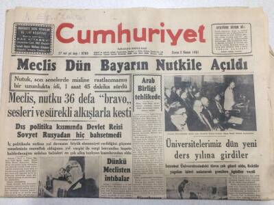 Cumhuriyet Gazetesi 2 Kasım 1951 - Meclis Dün Bayarın Nutku İle Açıldı GZ52697 - 1