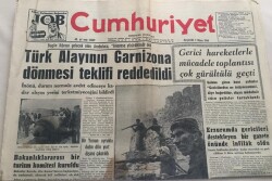 Cumhuriyet Gazetesi 2 Nisan 1964-Erzurumda Gericileri Destekleyen Bir Gazete Önünde İnfilak OlduGZ6008 - 1