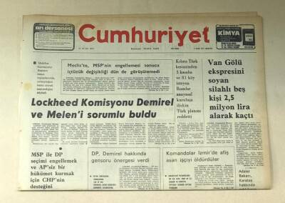Cumhuriyet Gazetesi 2 Nisan 1977 GZ700 - 1