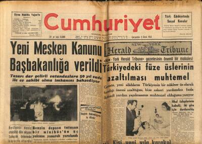 Cumhuriyet Gazetesi 2 Ocak 1963 - Türkiyedeki Füze Üslerinin Azaltılması Muhtemel GZ122538 - 1