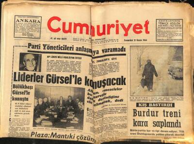 Cumhuriyet Gazetesi 21 Kasım 1964 - Kış Bastırdı, Burdur Treni Kara Saplandı GZ88027 - 1