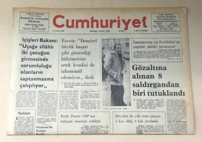 Cumhuriyet Gazetesi 21 Mart 1977 GZ666 - 2