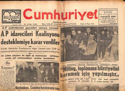 Cumhuriyet Gazetesi 22 Nisan 1962 -Salanın Bulunduğu Cezaevinde Dün Sağcılar İsyan Etti GZ98089 - 1