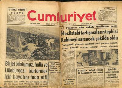 Cumhuriyet Gazetesi 22 Şubat 1963 - Bir Pilotumuz Lüleburgazı Kurtarmak İçin Hayatını Feda Etti GZ71481 - 2