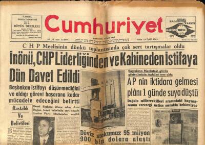 Cumhuriyet Gazetesi 23 Eylül 1962 - Adana Cezaevinde Gece İçki Alemi Yapıldı , Çıkan Kavgada Bir Mahkum Ağır Yaralandı GZ85457 - 1