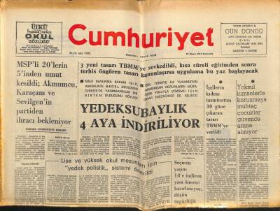 Cumhuriyet Gazetesi 23 Mayıs 1974 - Yedek Subaylık 4 Aya İndiriliyor GZ90084 - 1