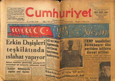 Cumhuriyet Gazetesi 23 Nisan 1962 - Erkin Dışişleri Teşkilatında Islahat Yapılıyor GZ81326 - 1