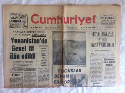 Cumhuriyet Gazetesi 24 Aralık 1967 - Yunanistanda Genel Af İlan Edildi GZ73372 - 1