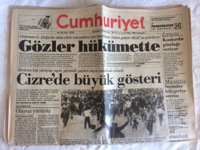 Cumhuriyet Gazetesi 24 Mart 1990 - Cizrede Büyük Gösteri , Binlerce Kişi Yürüyüş Yaptı GZ73011 - 1