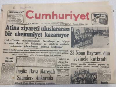 Cumhuriyet Gazetesi 24 Nisan 1952 - Atina Ziyareti Uluslararası Bir Ehemmiyet Kazanıyor GZ52701 - 1