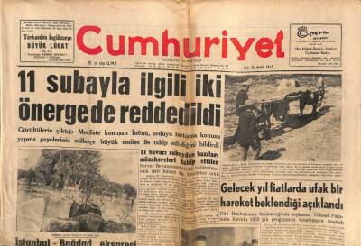 Cumhuriyet Gazetesi 25 Aralık 1962 - 11 Subayla İlgili İki Önergede Reddedildi GZ80003 - 1