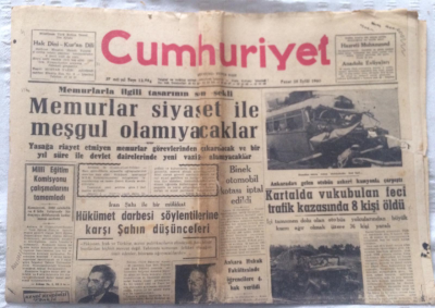 Cumhuriyet Gazetesi 25 Eylül 1960 - Memurlar Siyaset İle Meşgul Olamayacaklar - GZ19444 - 1