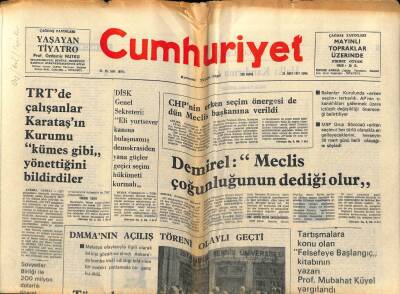 Cumhuriyet Gazetesi 25 Mart 1977 - TRTde Çalışanlar Karataşın Kurumu Kümes Gibi Yönettiğini Bildirdiler GZ77345 - 1