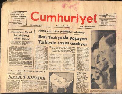 Cumhuriyet Gazetesi 26 Mart 1982 - Türk Tekstil Ürünleri Stockholmda Sergilendi - Ahmet Erhan İçin Yeniden Yargılanma İstendi GZ119474 - 1