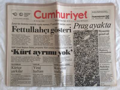 Cumhuriyet Gazetesi 27 Kasım 1989 -Çekoslovakya da Tarihi Yakalıyor... GZ73213 - 1
