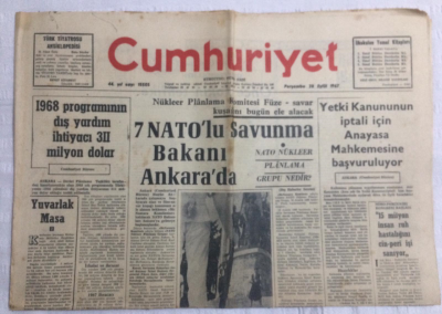 Cumhuriyet Gazetesi 28 Eylül 1967 - 7 Natolu Savunma Bakanı Ankarada - GZ19501 - 1