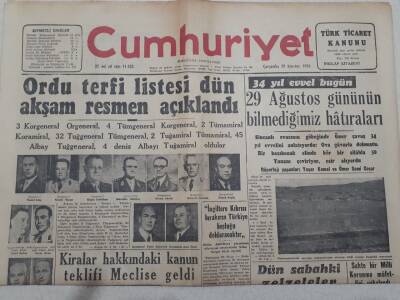 Cumhuriyet Gazetesi 29 Ağustos 1956 - Ordu Terfi Listesi Resmen Açıklandı GZ71892 - 1