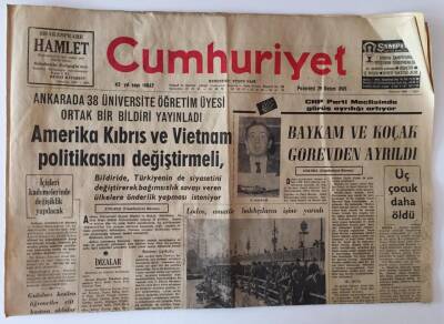 Cumhuriyet Gazetesi 29 Kasım 1965 - Amerika Kıbrıs Ve Vietnam Politikasını Değiştirmeli GZ11424 - 1