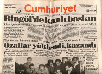 Cumhuriyet Gazetesi 29 Nisan 1991 - Solhan İlçesindeki Öğretmenevini Tarayan Bölücüler , Kaymakam , Savcı Ve Orman Müdürünü Öldürdü GZ85075 - 1
