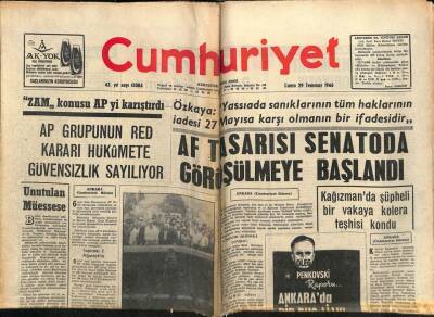 Cumhuriyet Gazetesi 29 Temmuz 1966 - Sunay , Şehrin Dertlerini Yarım Şişe Kolonya Kullanarak Dinledi GZ85499 - 1