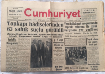 Cumhuriyet Gazetesi 3 Ekim 1960 - Topkapı Hadiselerinden 63 Sabık Suçlu Görüldü - GZ19453 - 1