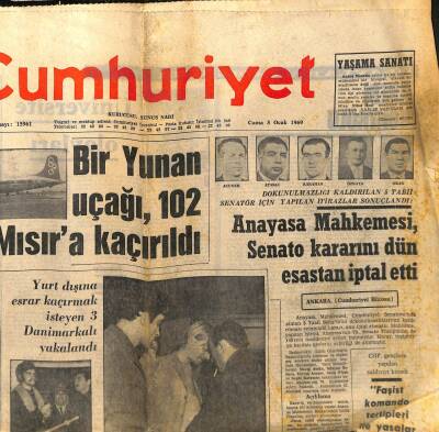 Cumhuriyet Gazetesi - 3 Ocak 1969 - Bir Yunan Uçağı 102 Yolcu İle Mısıra Kaçırıldı GZ99497 - 1