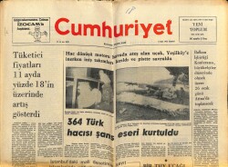 Cumhuriyet Gazetesi 3 Ocak 1976 - 364 Türk Hacısı Şans Eseri Kurtuldu GZ69876 - 1