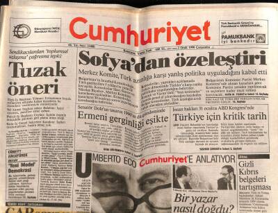 Cumhuriyet Gazetesi 3 Ocak 1990 - Merkez Komite , Türk Azınlığa Karşı Yanlış Politika Uyguladığını Kabul Etti GZ72213 - 1