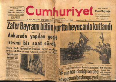 Cumhuriyet Gazetesi 31 Ağustos 1960 - Ankarada Yapılan Geçit Resmi Bir Saat Sürdü GZ70149 - 1