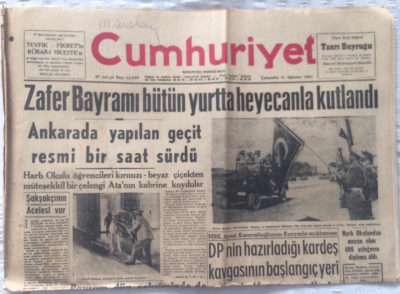 Cumhuriyet Gazetesi 31 Ağustos 1960 - Zafer Bayramı Bütün Yurtta Heyecanla Kutlandı - GZ19307 - 1