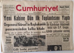 Cumhuriyet Gazetesi 31 Mayıs 1960 - Yeni Kabine Dün İlk Toplantısını Yaptı,Orgeneral Gürselin Başbakanlık Penceresinden Halka Hitabı GZ13964 - 1