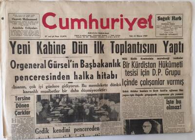 Cumhuriyet Gazetesi 31 Mayıs 1960 - Yeni Kabine Dün İlk Toplantısını Yaptı,Orgeneral Gürselin Başbakanlık Penceresinden Halka Hitabı GZ13964 - 1