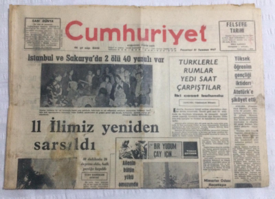 Cumhuriyet Gazetesi 31 Temmuz 1967 - Türklerle Rumlar Yedi Saat Çarpıştılar,11 İlimiz Yeniden Sarsıldı - GZ19542 - 1