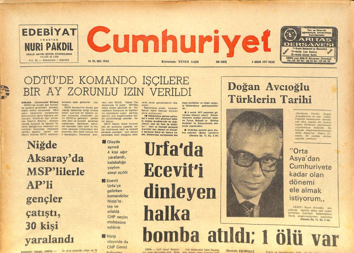 Cumhuriyet Gazetesi 4 Aralık 1977 - Urfa'da Ecevit Dinleyen Halka Bomba Atıldı - Doğan Avcıoğlu Türklerin Tarihi GZ143613 - 1