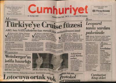 Cumhuriyet Gazetesi 4 Kasım 1987 - Weinbergerin İstifa Hazırlığı GZ62213 - 1