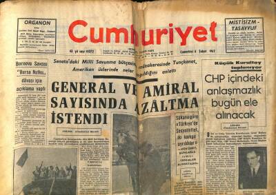 Cumhuriyet Gazetesi 4 Şubat 1967 - General Ve Amiral Sayısında Azaltma İstendi - Küçük Kurultay Toplanıyor GZ121921 - 1