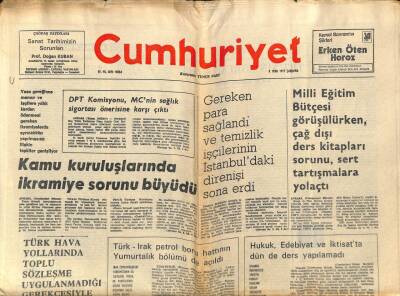 Cumhuriyet Gazetesi 5 Ocak 1977 - Kamu Kuruluşlarında İkramiye Sorunu Büyüdü GZ84937 - 1